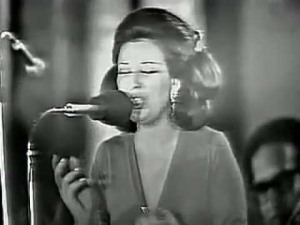 1980s: Najat Al Saghira performing "Mata?" on stage